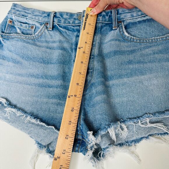 Grlfrnd Medium Wash Can't Get Enough Cindy Button Fly Cutoff Raw Hem Shorts 31 - Picture 11 of 12